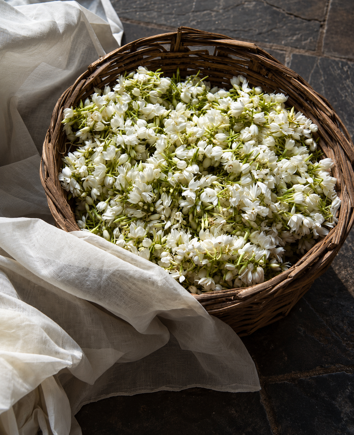 Hedione HC for perfumery and cosmetics: perfumes, soaps, candles, skin care